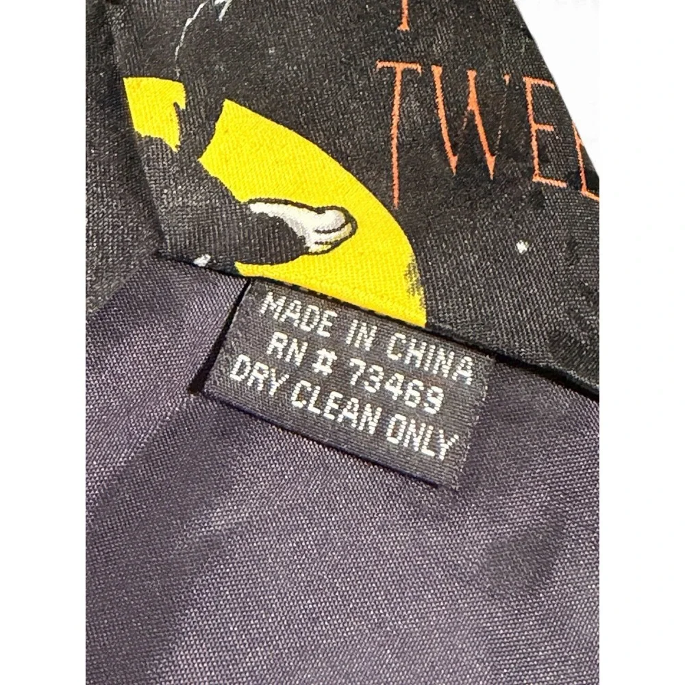 Looney‎ Tunes Halloween Necktie Bugs Bunny Sylvester Daffy Duck Twick or Tweet